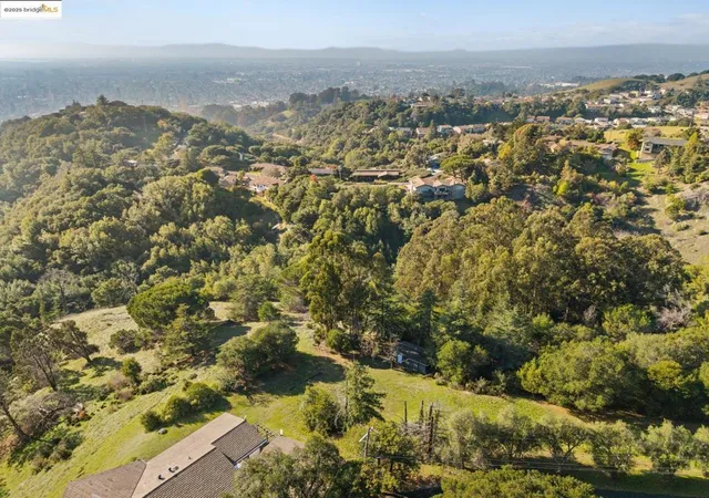 Photo 3 of Land for sale at 11330 Lochard St, Oakland, CA 94605 | MLS# 41118718 | Listing updated on 2026-09-27