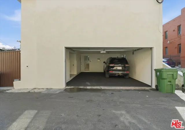 16th image of 109 Dudley Ave, Venice, CA 90291 | MLS# 25626015