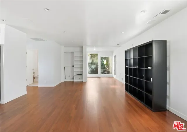 5th image of 109 Dudley Ave, Venice, CA 90291 | MLS# 25626015