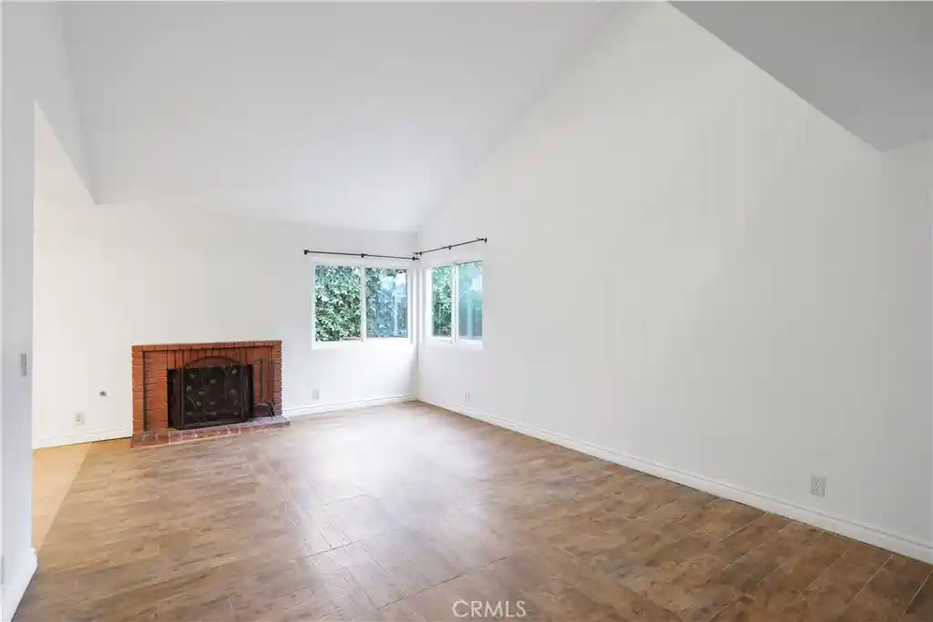 Listing Photo 2 - Condo for sale in 1676 Sumac located at 1676 Sumac, Corona, CA 92882 - Unit 1676 Sumac