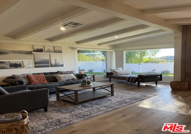 5th image of 9204 Rowell Ave, Chatsworth, CA 91311 | MLS# 25625841