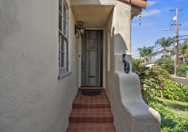 3rd image of 607 Arenas, La Jolla, CA 92037 | MLS# 250045287SD
