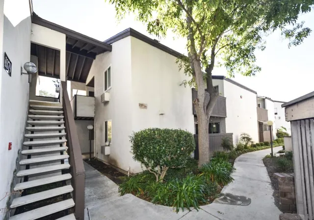 3rd image of 1385 Caminito Gabaldon, San Diego, CA 92108