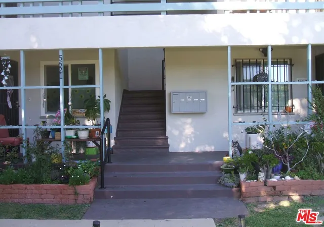 Homes for sale in Los Angeles, CA | 5619 1/2 W Clemson St #1/2, Los Angeles, CA 90016 | MLS# 25589547