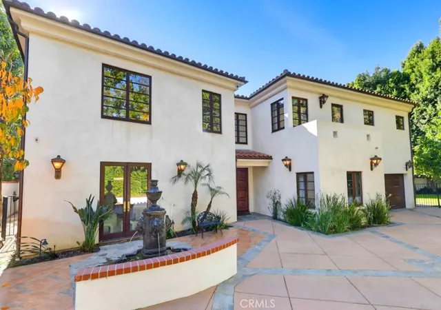 3rd image of 1805 Outpost Dr, Los Angeles, CA 90068 | MLS# AR25271865