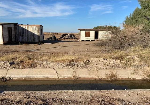 Photo 4 of Single family home for sale at 1896 E & 1890 Underwood, Holtville, CA 92250 | MLS# SB25267824 | Listing updated on 2026-05-22