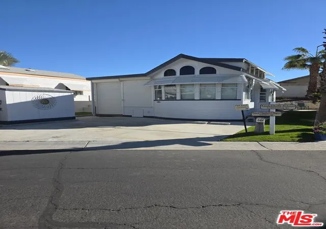 Photo 1 of Manufactured home for sale at 84136 Avenue 44 #660, Indio, CA 92203 | MLS# 25626437 | Listing updated on 2026-01-29