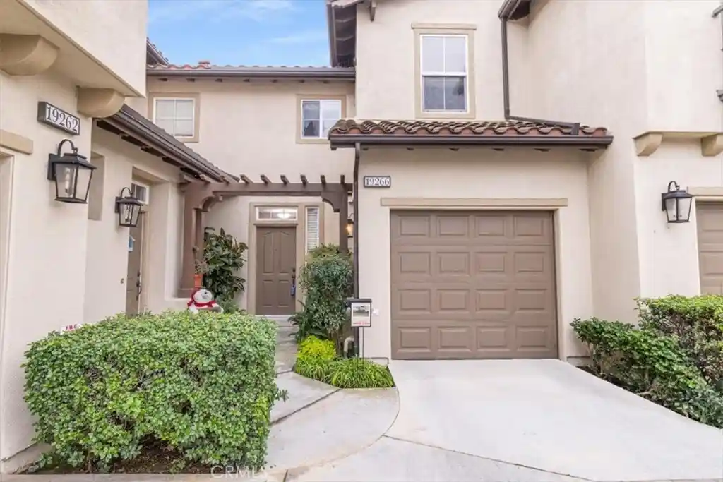 Townhouse for sale at 19266 Scripts Ct, Huntington Beach, CA 92648 | MLS# PW25268148