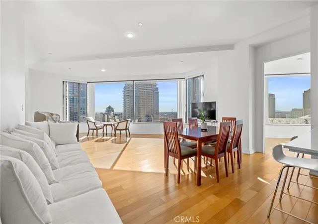 Homes for sale in Los Angeles, CA | 801 S Grand, Los Angeles, CA 90017