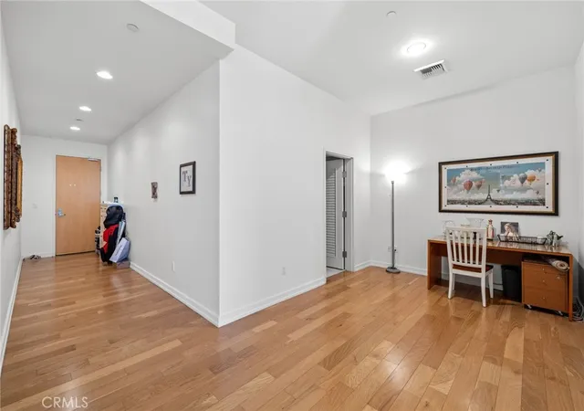 Homes for sale in Los Angeles, CA | 801 S Grand, Los Angeles, CA 90017