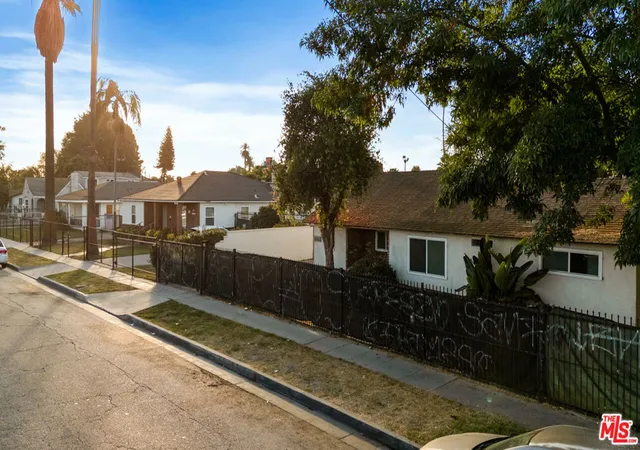 3rd image of 3150 -62 Euclid Ave, Lynwood, CA 90262 | MLS# 25626639