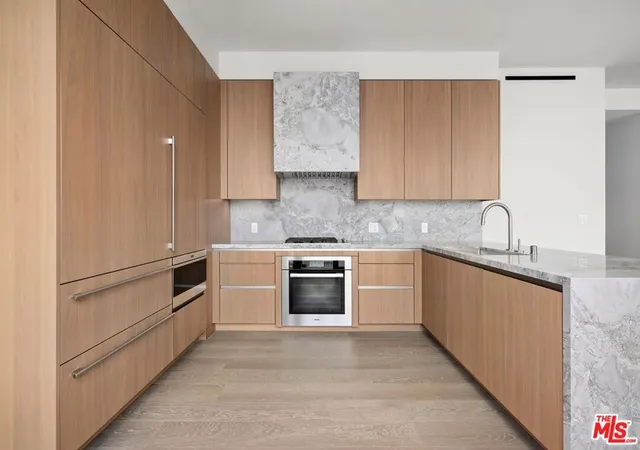 2nd image of 211 W Elm Ct #6E, Los Angeles, CA 90067 | MLS# 25626239