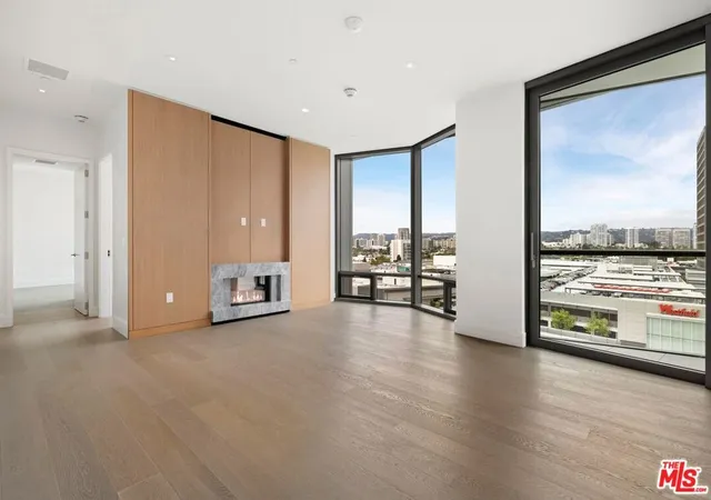 3rd image of 211 W Elm Ct #6E, Los Angeles, CA 90067 | MLS# 25626239