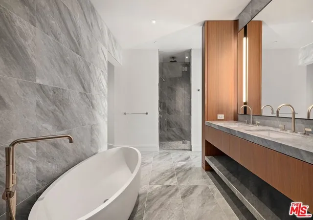 5th image of 211 W Elm Ct #6E, Los Angeles, CA 90067 | MLS# 25626239