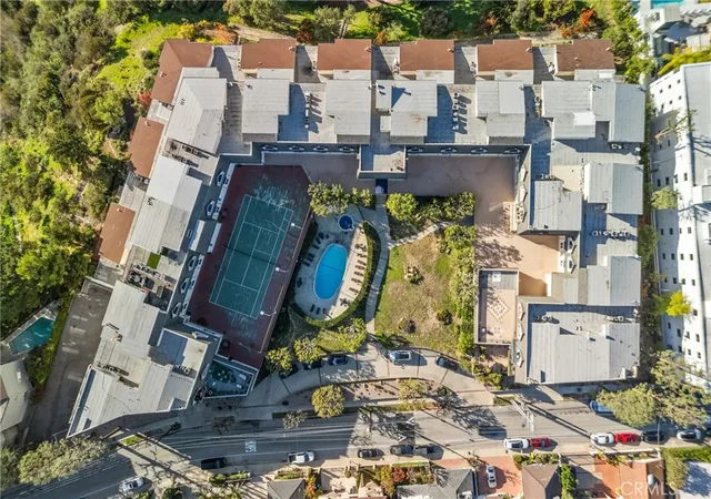 2nd image of 2385 Roscomare, Bel Air, CA 90077