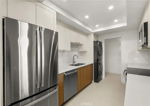 5th image of 2385 Roscomare, Bel Air, CA 90077