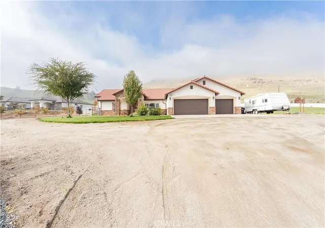 3rd image of 16605 Deer Creek Dr, Springville, CA 93265 | MLS# FR25270591