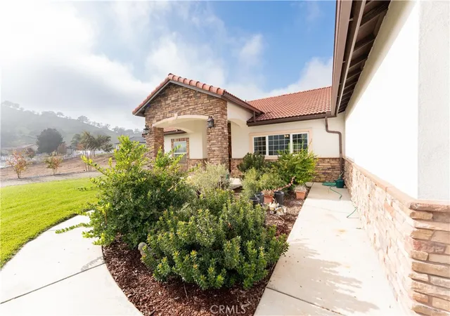 Photo 3 of Single family home for sale at 16605 Deer Crk Dr, Springville, CA 93265 | MLS# FR25270591 | Listing updated on 2026-09-26