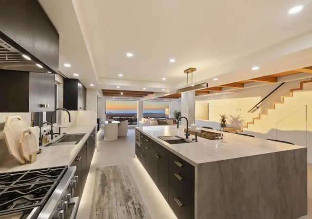 3rd image of 2016 Ocean Front, Del Mar, CA 92014 | MLS# NDP2511341