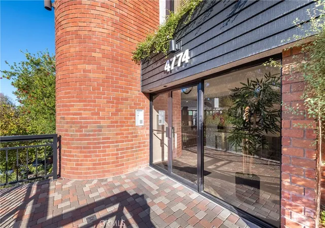 3rd image of 4774 Park Encino #206, Encino, CA 91436 | MLS# SR25273075