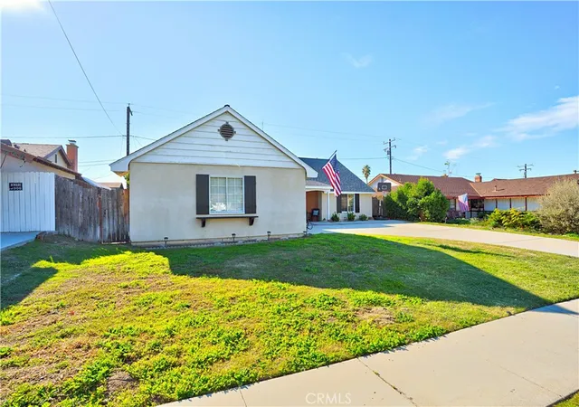 Photo 3 of Sale Pending at 27611 Villa, Highland, CA 92346 | MLS# IG25273288 | Listing updated on 2026-06-11