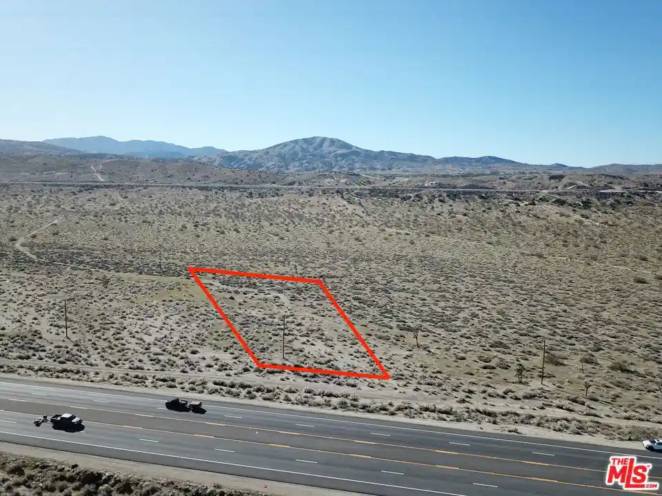 Land for sale at 6298 Pearblossom Hwy, Palmdale, CA 93552 | MLS# 25626865