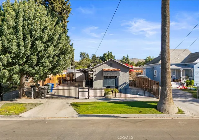 Homes for sale in Riverside, CA | 3420 Comer Ave, Riverside, CA 92507 | MLS# PW25273329