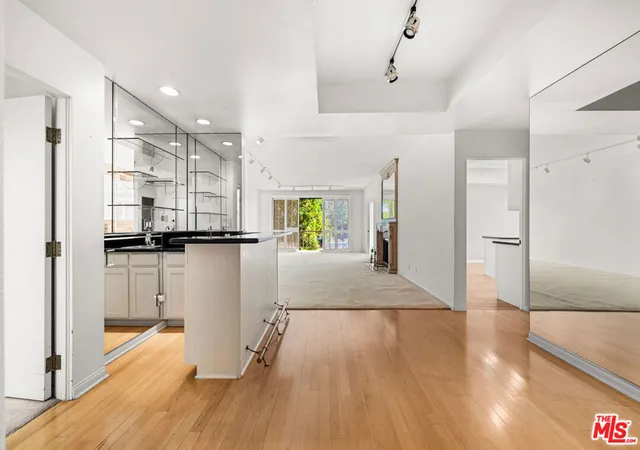 1st image of 4454 Ventura Canyon Ave #103, Sherman Oaks, CA 91423 | MLS# 25626969