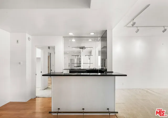 3rd image of 4454 Ventura Canyon Ave #103, Sherman Oaks, CA 91423 | MLS# 25626969