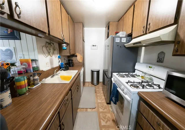 5th image of 5700 Etiwanda Ave #149, Tarzana, CA 91356 | MLS# SR25273425
