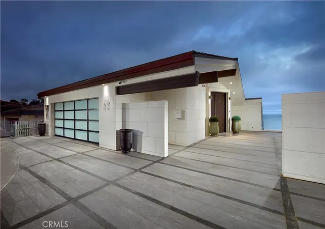 2nd image of 33 Bay Dr, Laguna Beach, CA 92651 | MLS# NP25262723
