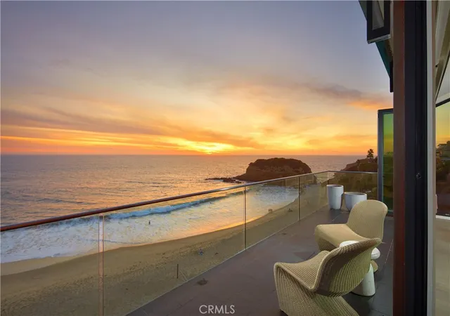5th image of 33 Bay Dr, Laguna Beach, CA 92651 | MLS# NP25262723