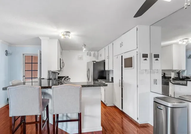 5th image of 7087 Camino Revueltos #302, San Diego, CA 92111