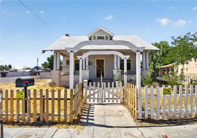 Photo 3 of Single family home for sale at 203 Walnut St, Needles, CA 92363 | MLS# JT25274585 | Listing updated on 2026-07-05