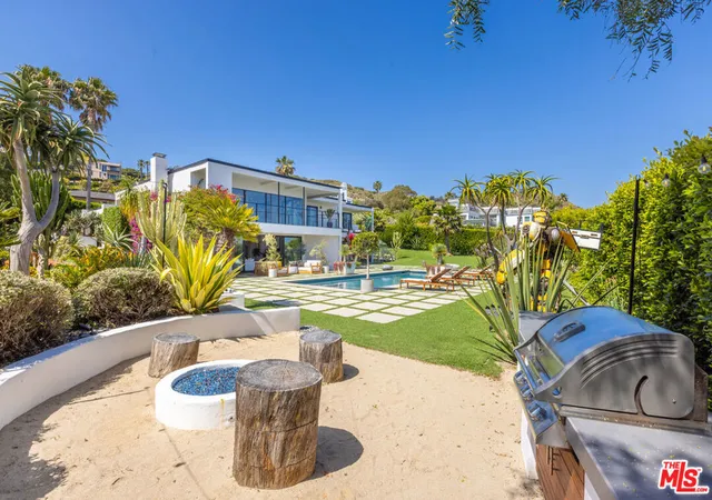 Photo 4 of Single family home for sale at 6320 Via Cataldo St, Malibu, CA 90265 | MLS# 25627849 | Listing updated on 2026-09-30