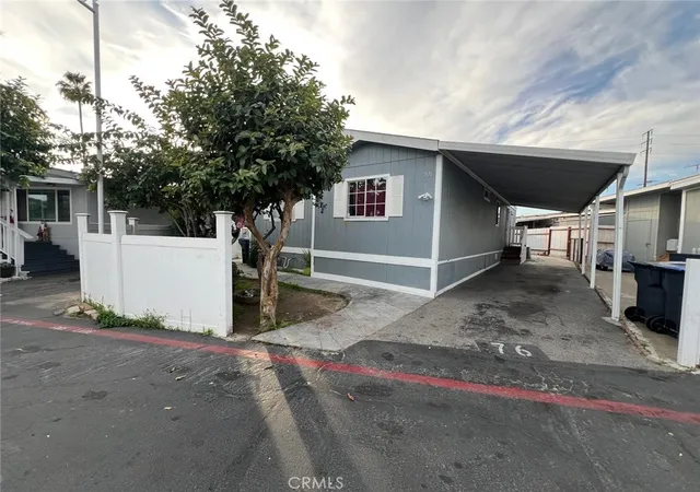 3rd image of 214 Earl Ln #76, Santa Ana, CA 92704 | MLS# PW25274880