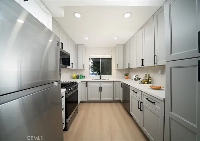 4th image of Golden Townhomes, Harbor City, CA 90710