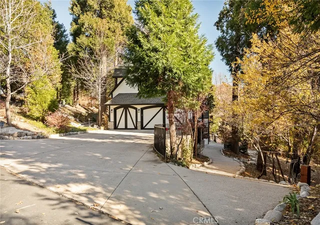 Photo 2 of Single family home for sale at 267 Pheasant Run, Lake Arrowhead, CA 92352 | MLS# IG25274952 | Listing updated on 2026-09-30