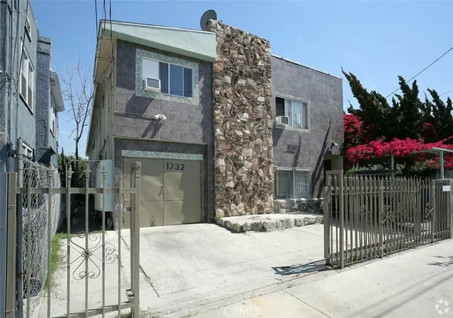 1st image of 1732 S New England, Los Angeles, CA 90006 | MLS# RS25274976