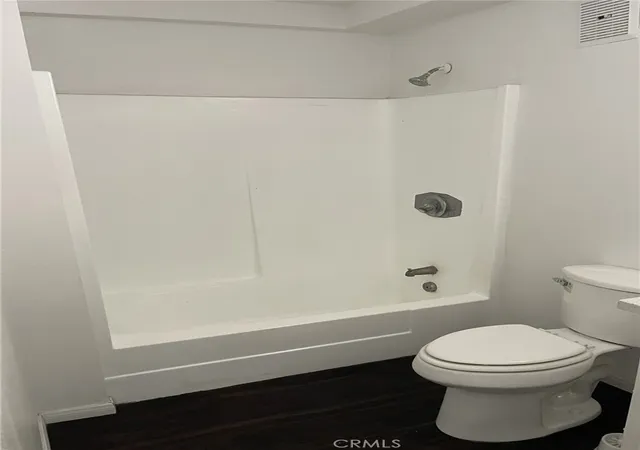 2nd image of 246 E Hullett St, Long Beach, CA 90805