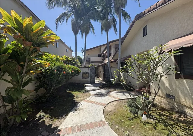 3rd image of 246 E Hullett St, Long Beach, CA 90805 | MLS# PW25274680