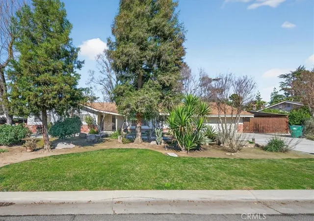 Homes for sale in Fresno, CA | 5867 E Club View, Fresno, CA 93727 | MLS# FR25275490