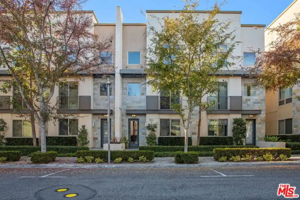 Photo 1 of Townhouse for sale at 25 Delancy, Irvine, CA 92612 | MLS# 25626533 | Listing updated on 2026-10-28