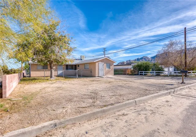 Homes for sale in 29 Palms, CA | 6535 El Sol Ave, 29 Palms, CA 92277 | MLS# JT25275614