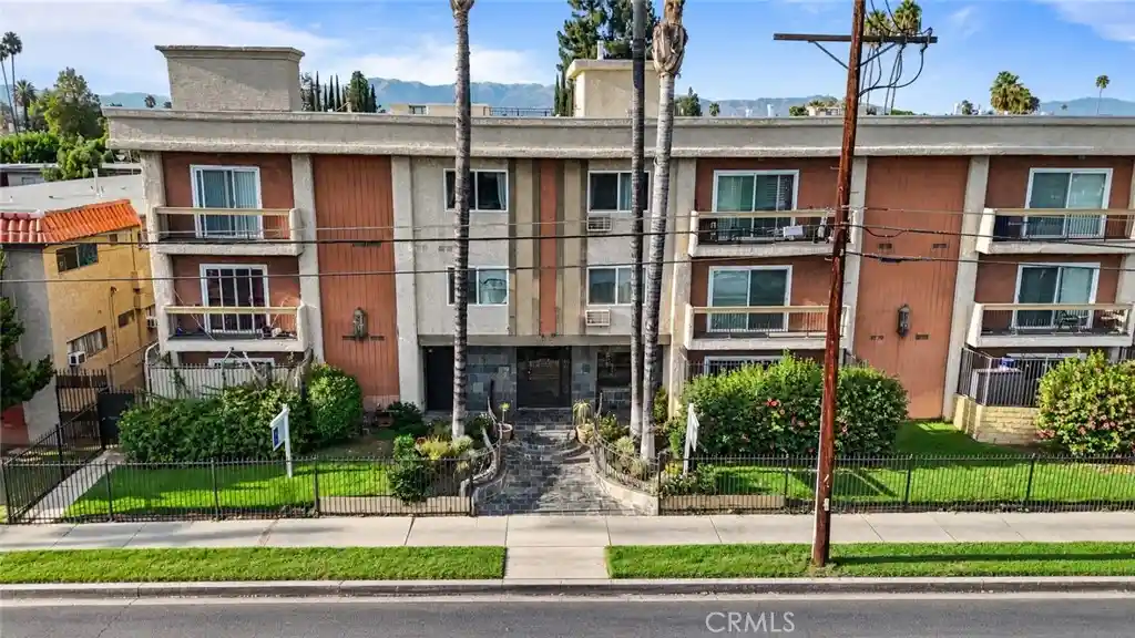 Condo for sale at 20327 Saticoy St #102, Winnetka, CA 91306 | MLS# SR25261765