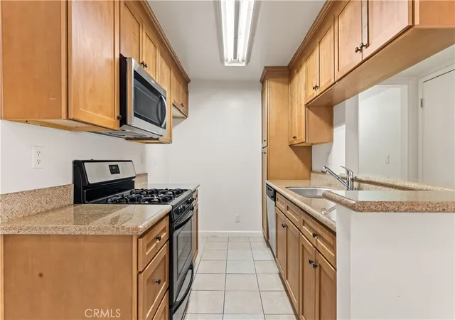 4th image of 20327 Saticoy St #102, Winnetka, CA 91306 | MLS# SR25261765