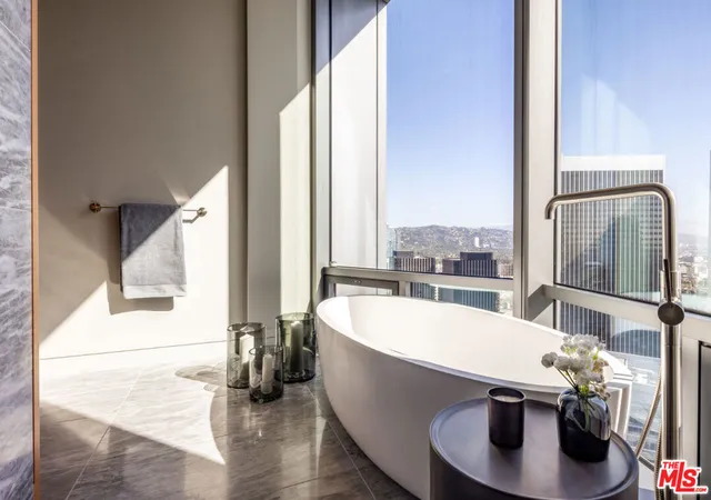 4th image of 211 W Elm Ct #11E, Los Angeles, CA 90067 | MLS# 25628615