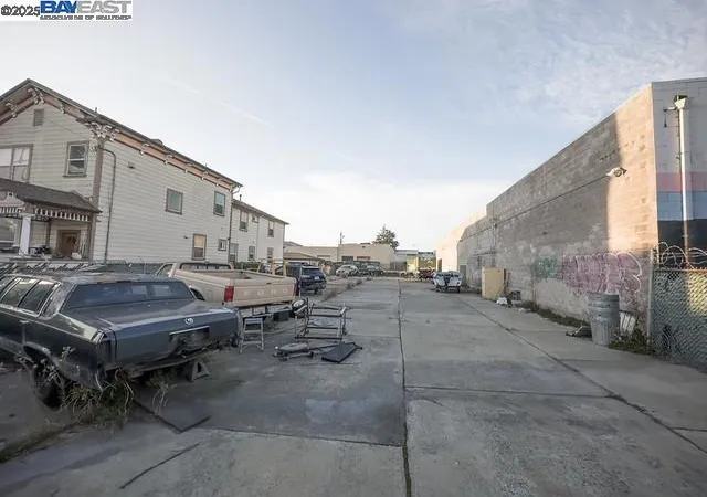 1st image of 1041 7th Ave, Oakland, CA 94606 | MLS# 41119255