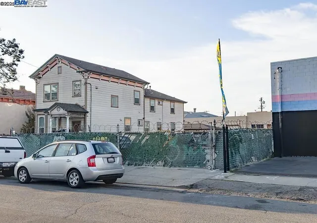 2nd image of 1041 7th Ave, Oakland, CA 94606 | MLS# 41119255