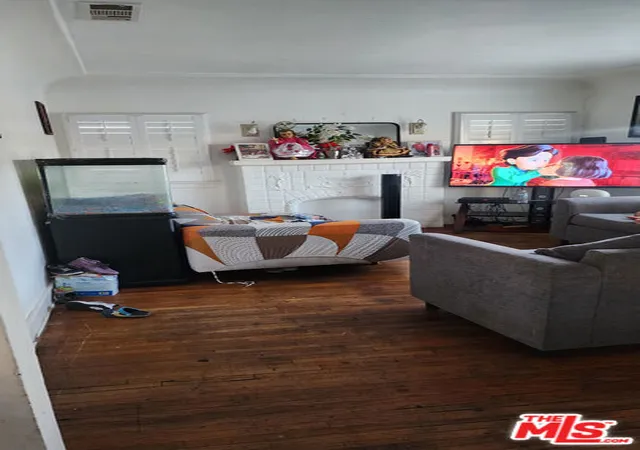 3rd image of 742 E 84Th Pl, Los Angeles, CA 90001 | MLS# 25628899